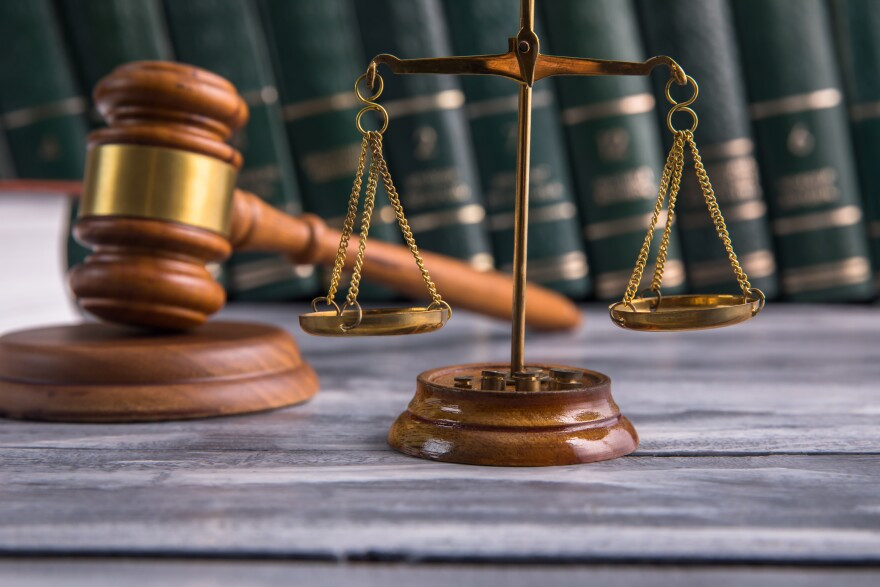استشارات قانونية مجانية في السعودية: هل هي متاحة وكيف تحصل عليها؟