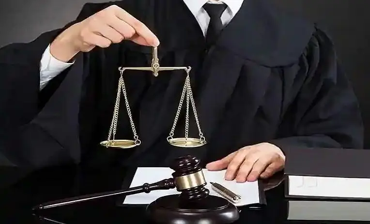 استشارات قانونية مجانية في السعودية: هل هي متاحة وكيف تحصل عليها؟