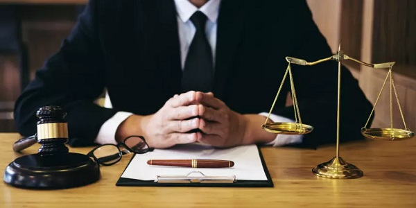 استشارات قانونية من خلال الواتساب: الحل السريع والمباشر لمشورتك القانونية في العصر الرقمي