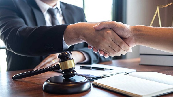 كم تكلفة استشارة محامي في السعودية؟ دليل شامل للعوامل المؤثرة وتوقعات الأسعار